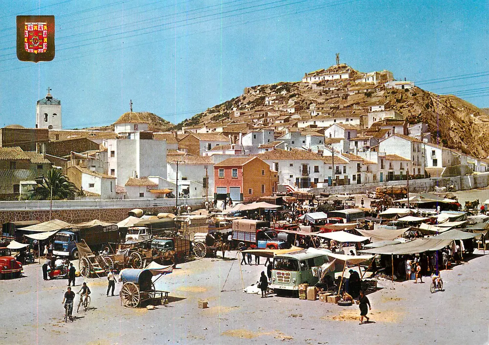 Puerto Lumbreras (Murcia) — Markt und Teilansicht des alten Dorfes — Postales Escudo de Oro - Vorderseite