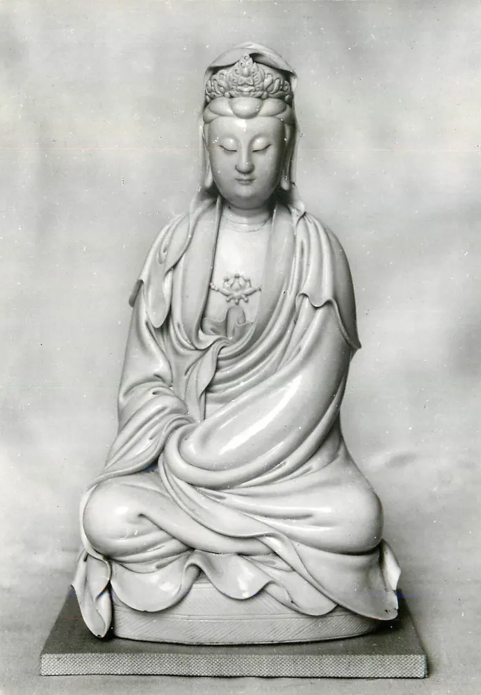 Statue der Kouan-yin — Weiße von Fou-kien — Editionen der Nationalmuseen - Vorderseite
