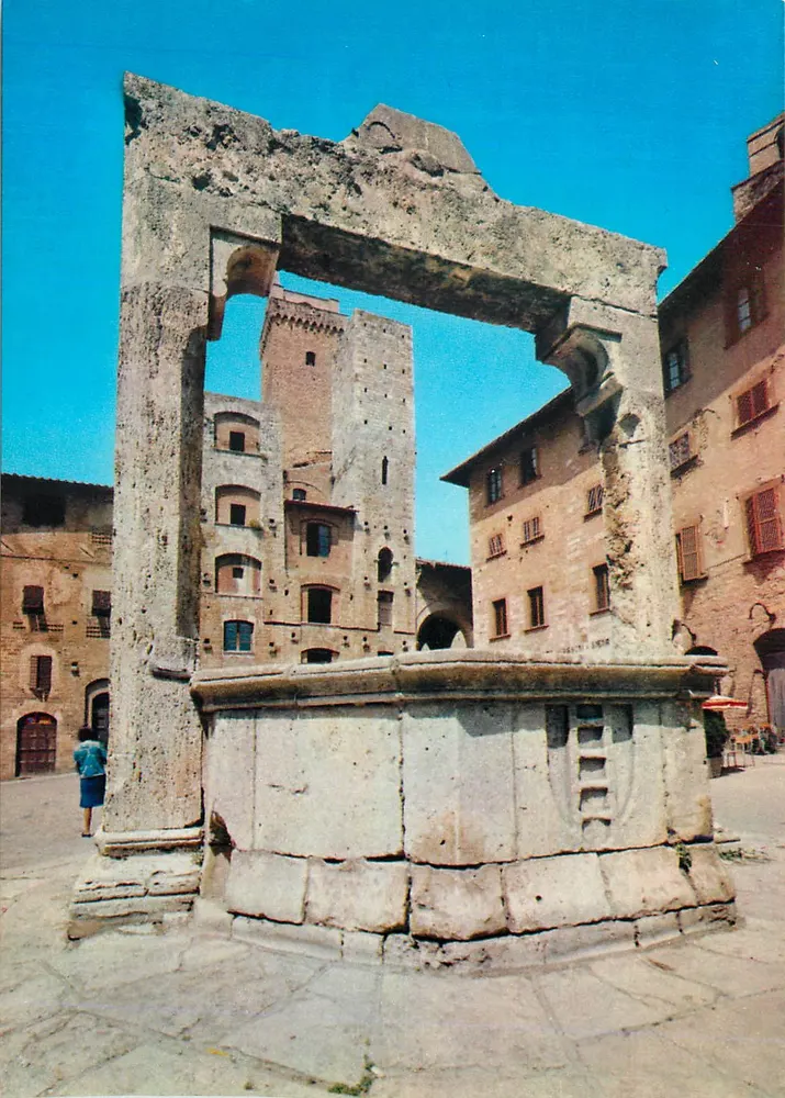 Praça Cisterna — Siena — editor Stabilografia Cesare Capello-Riliano, n°19 - Frente
