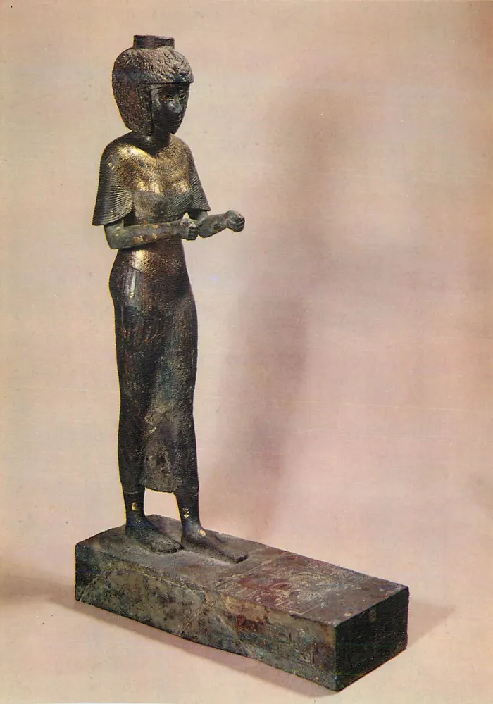 Statue der göttlichen Anbetenden Karomama — XXII. Dynastie — Louvre-Museum - Vorderseite