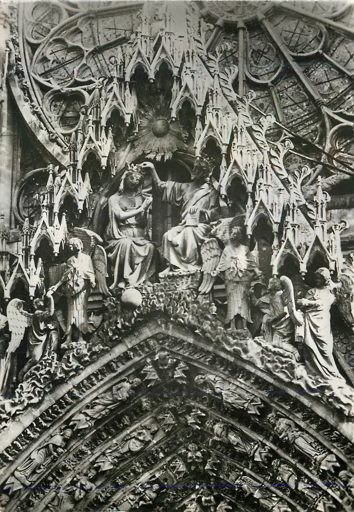 Reims (Marne) — Kathedrale Notre-Dame, westliche Fassade, zentrales Portal, Gesims — Krönung der Jungfrau, Serie 13. Jahrhundert, Verlag Service Commercial Palais Grand Palais, Paris - Vorderseite