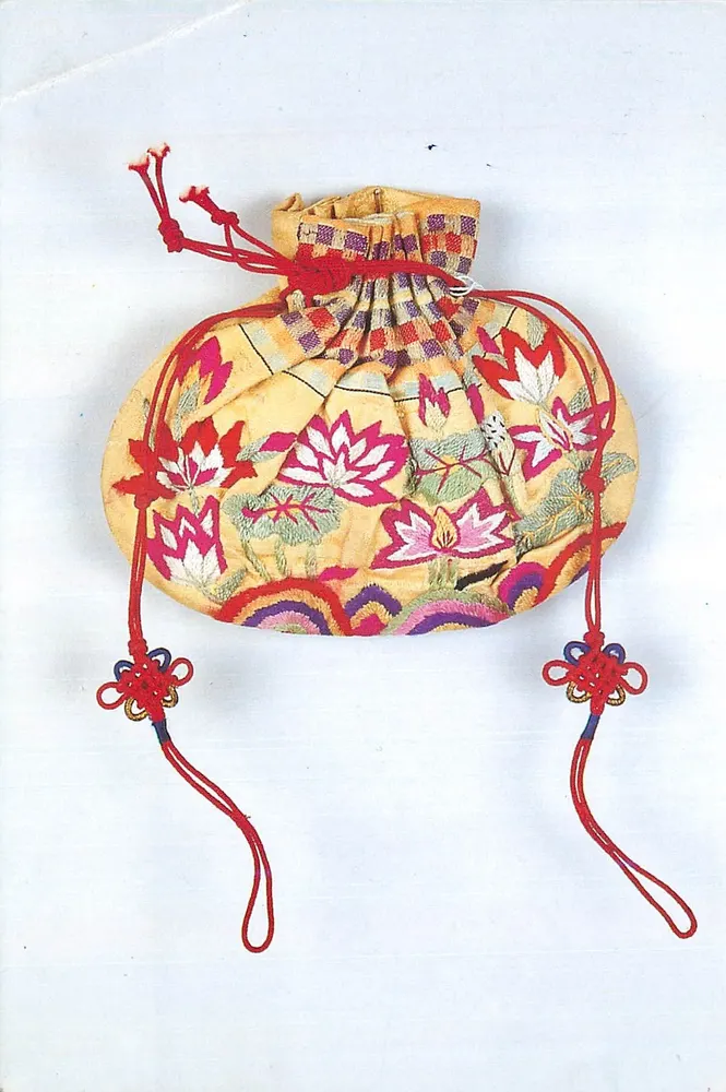 Round embroidered lotus flower purse — edition OK-sun, 1996 - Front