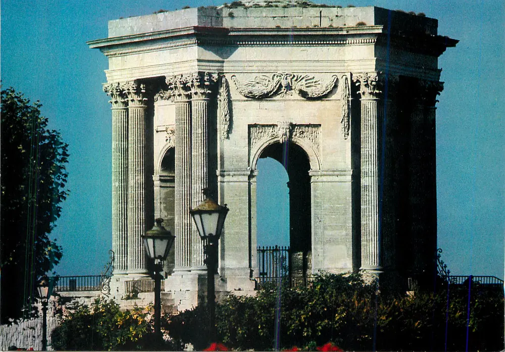 Montpellier (Hérault) — Le château d'eau hexagonal du XVIIIe siècle — J. Guillard, agence SCOPE - Recto