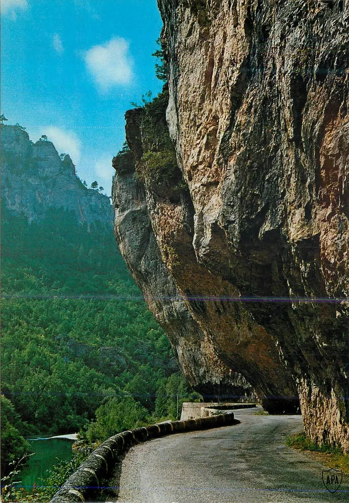 Les Gorges du Tarn — Route longeant le cirque des Baumes — APA — n° 551 - Recto