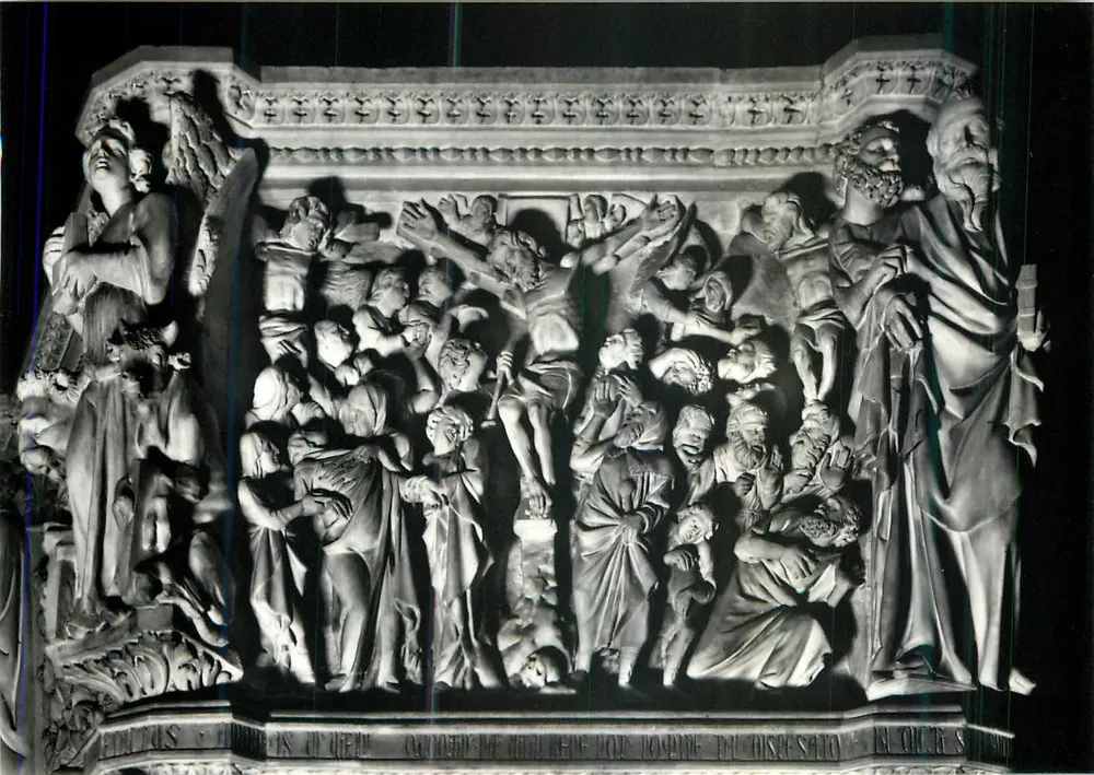 Pistoia - Kerk van S. Andrea - Detail van het Pulpitaar van Giovanni Pisano « De Kruisiging » - Voorkant