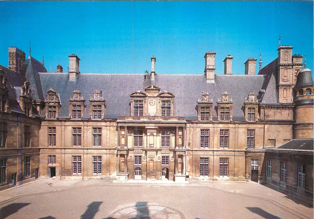 Schloss Écouen — Nordfassade zum Innenhof — Musée National de la Renaissance, Éditions 1629 - Vorderseite