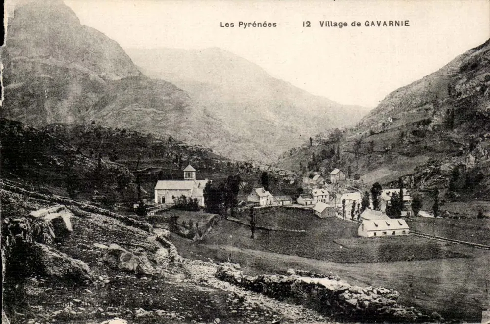 Vila de Gavarnie — Os Pirineus — Editor: Os Pirineus, n°12 - Frente