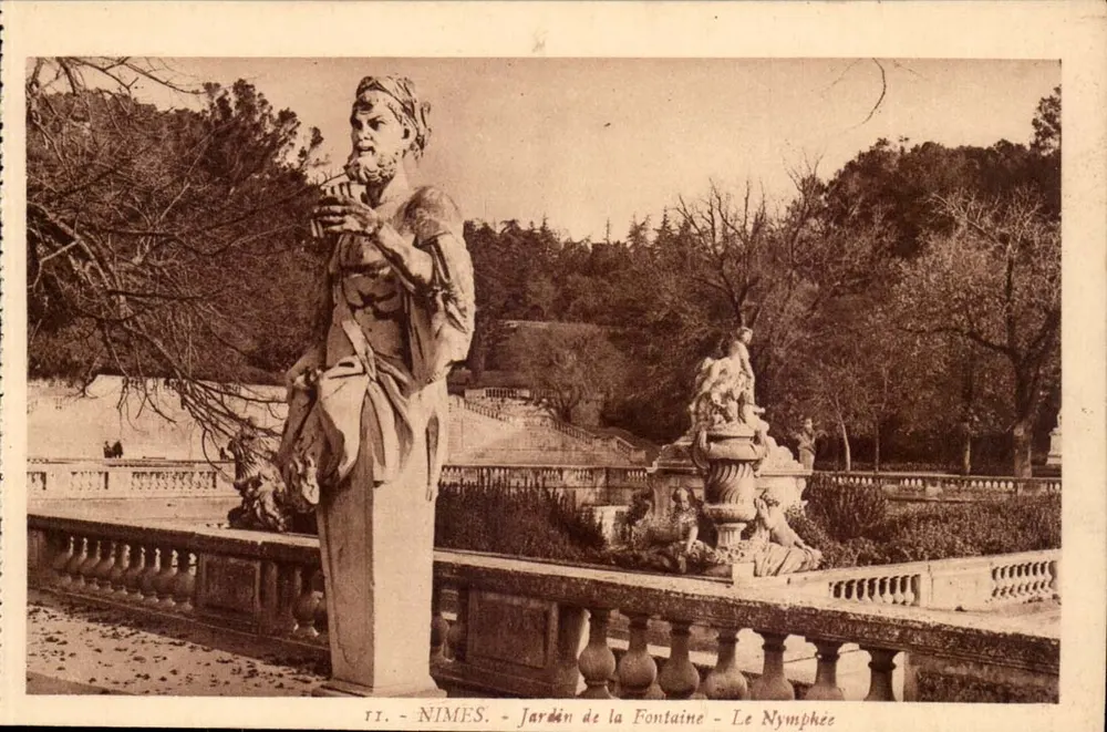 Nîmes - Jardin de la Fontaine - Le Nymphée - Recto