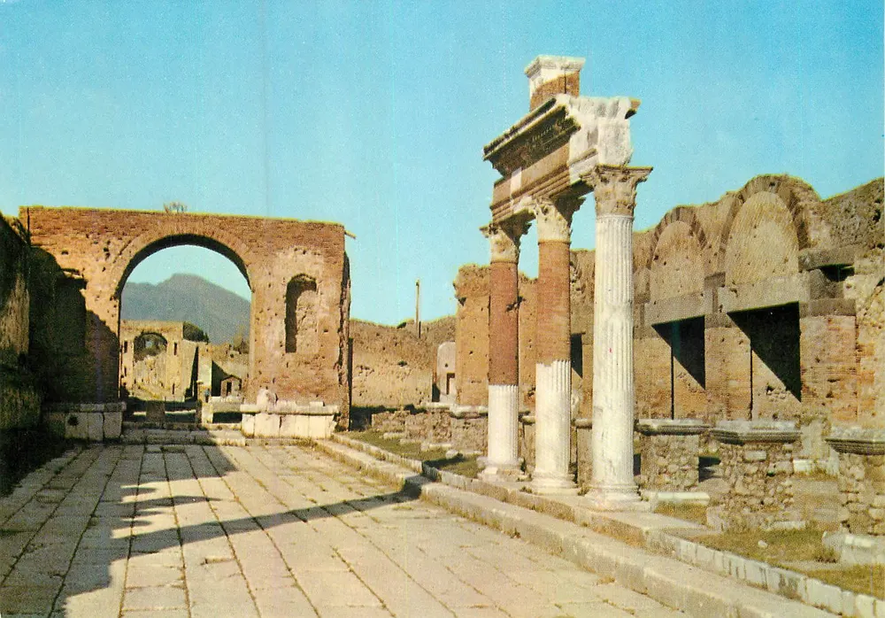 Pompei — Portico du Macellum — DA FOTOCOLOR KODAK EKTACHROME 66 - Recto
