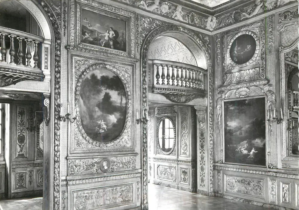 Hôtel Lauzun — Salle de Musique — Bulloz, Paris - Recto