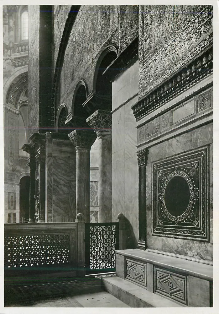 रेवेन्ना - सेंट विटले के मंदिर - प्रस्तर - आगे
