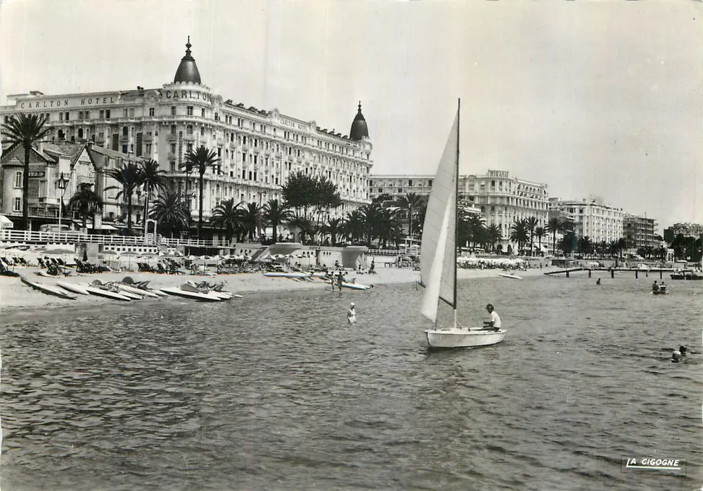 Cannes — La Playa y los Hoteles — Hotel Carlton — Ed. La Cigogne - Anverso