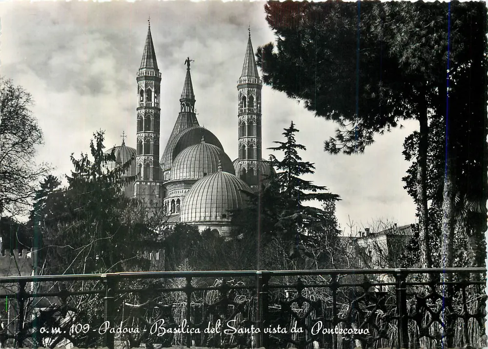 Padoue - Basilique du Saint - vue depuis Pontecorvo — o.m. 109 - Recto