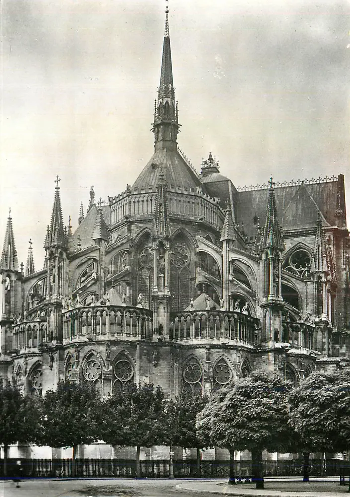 Reims (Marne) — Die Kathedrale Notre-Dame (13. Jahrhundert) — Der Chor — Service Commercial Grand Palais, Paris - Vorderseite