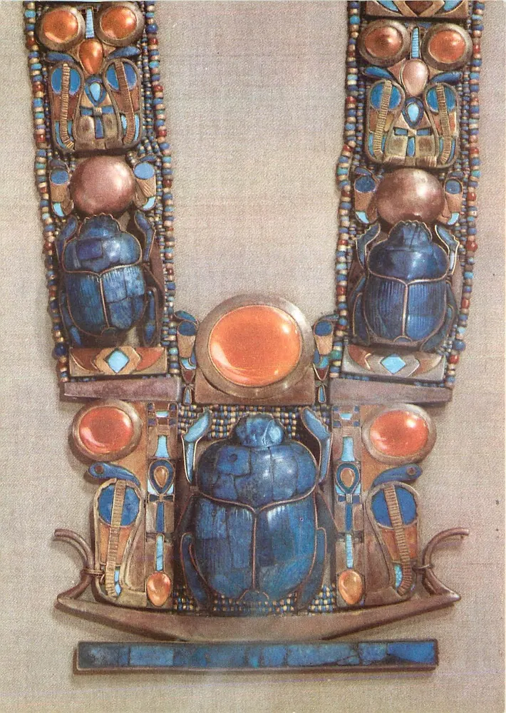 Collar de escarabajos — Tutankhamon — primera serie — George Rainbird Limited - Anverso