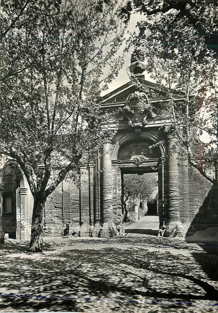 Villeneuve-lès-Avignon — Chartreuse du Val de Bénédictine, Tor zur Anlage der Konventgebäude — Service Commercial Monuments Historiques Alexandre III - Paris - Vorderseite