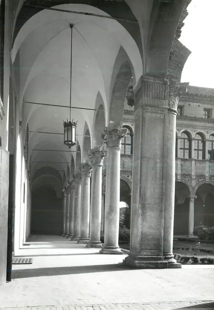 Loggia del cortile d'onore — Palazzo di Ludovico il Moro — Ferrara — Éd. Foto Villani, Bologna - Recto