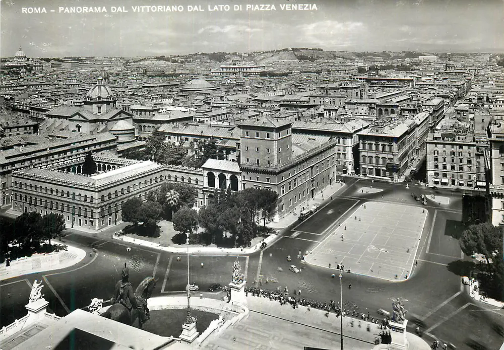Rom – Panorama vom Vittoriano von der Seite der Piazza Venezia — E. Richter, Nr. 1004 - Vorderseite