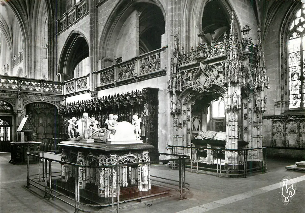Bourg (Ain) - Kirche - Der Chor. Die Grabmale von Philibert le Beau und Marguerite d'Auvergne - Vorderseite