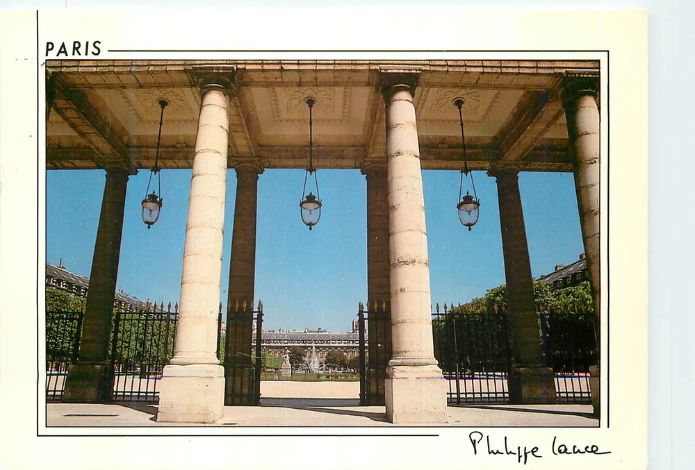 Paris — As arcadas e os jardins do Palácio Real — P. LANCE - Frente