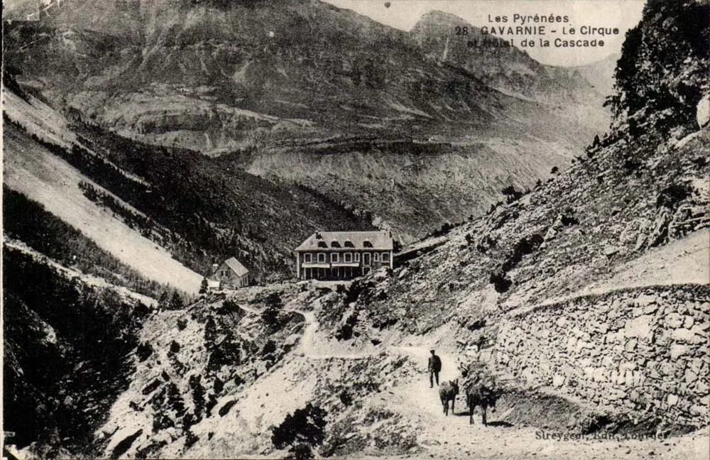 Os Pirineus - Gavarnie - O Circo e Castelo da Cascata — Sireygean, impressor - Frente
