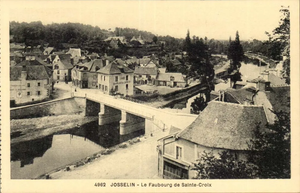 Josselin - O Faubourg de Sainte-Croix — vista do ponte sobre o rio — editor não identificado, n° de série 4962 - Frente