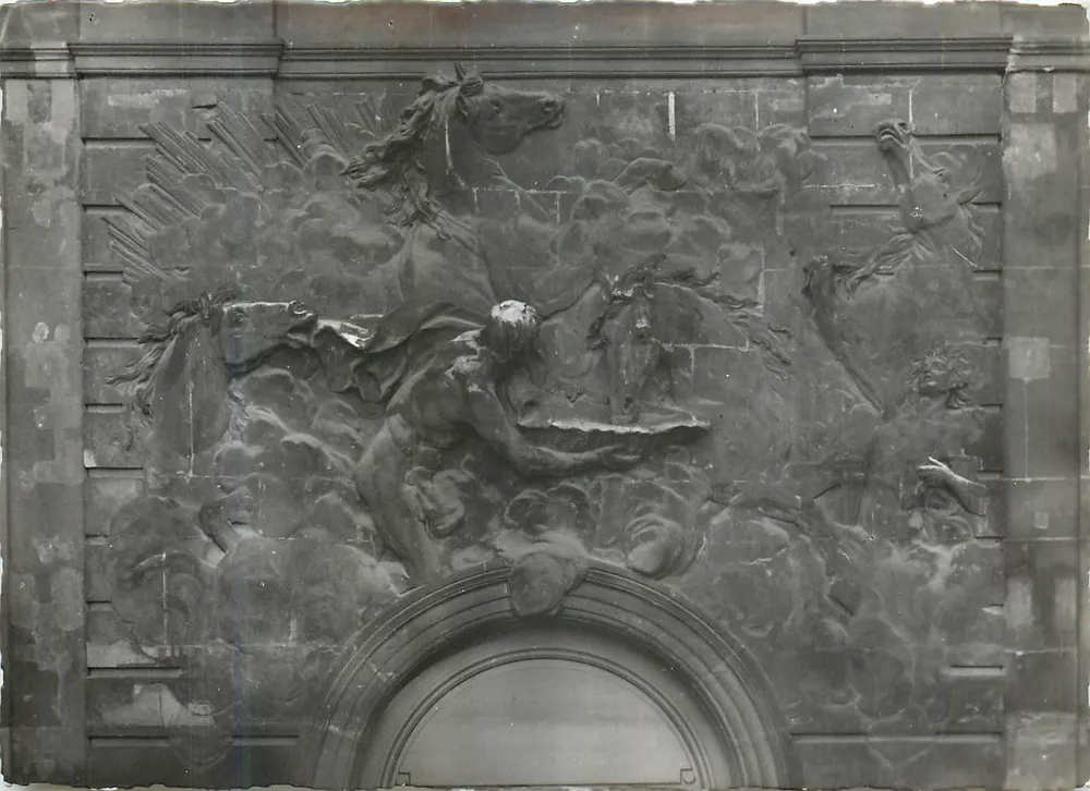 Sculpturale Relief von Flügelrossen — Detail eines Denkmals — unbekannter Verlag, Seriennummer nicht lesbar - Vorderseite
