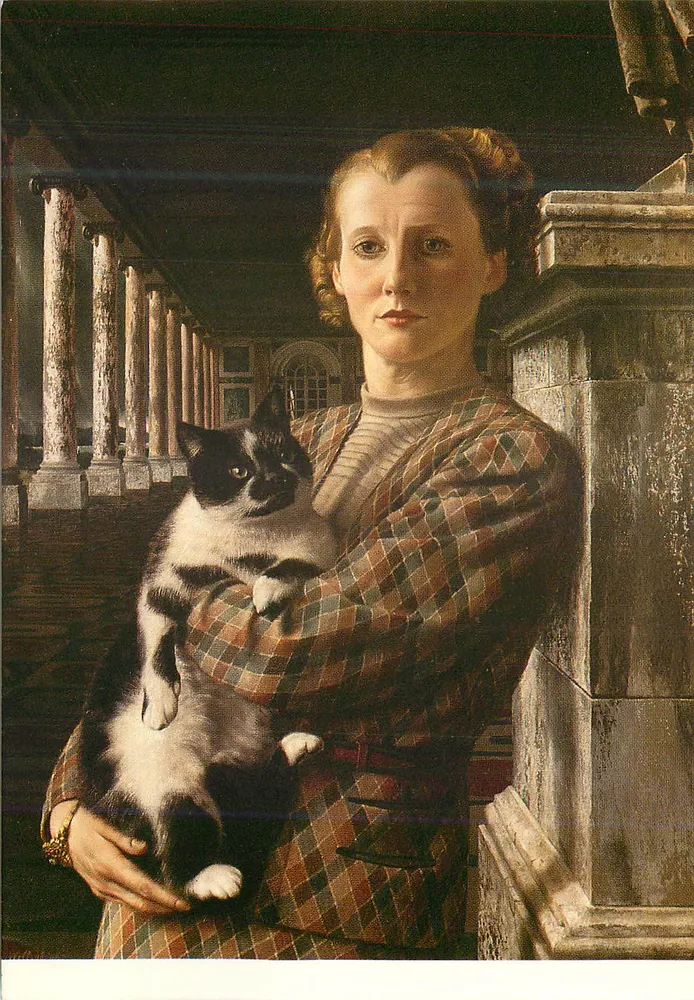 Mulher segurando um gato — interior de galeria com colunas — editor não visível - Frente
