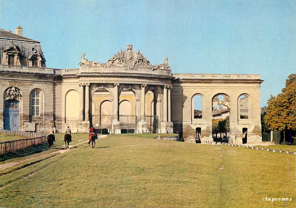 Castelo de Vincennes — Portal das Estabulagens — Sapromos - Frente