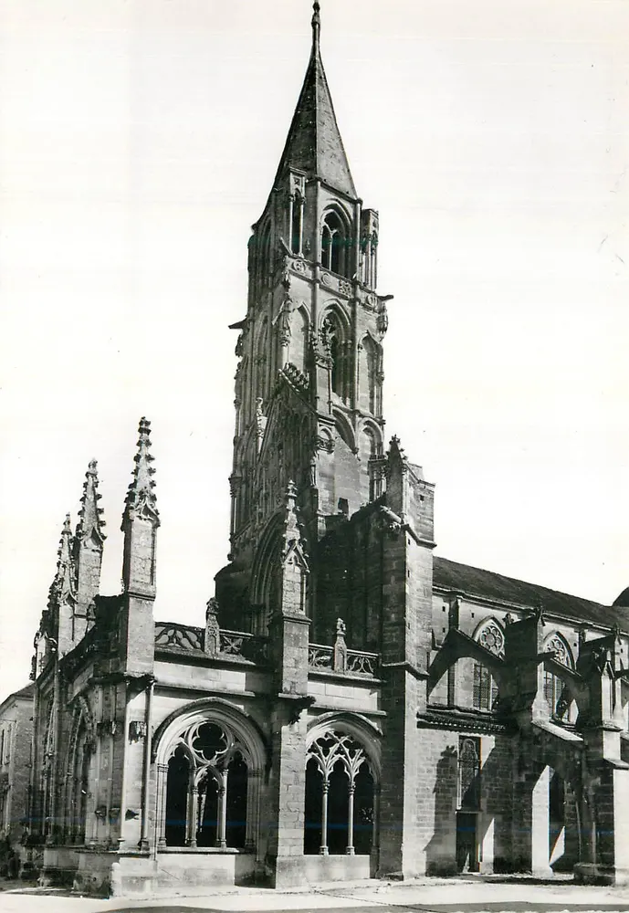 Kirche Saint-Pierre in Vienne — Ansicht der Fassade und Turm — unbekannter Verleger, Seriennummer nicht sichtbar - Vorderseite