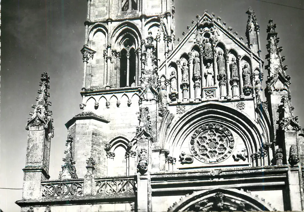 Catedral de Nossa Senhora de Rodez — fachada gótica — editor desconhecido, número de série ilegível - Frente
