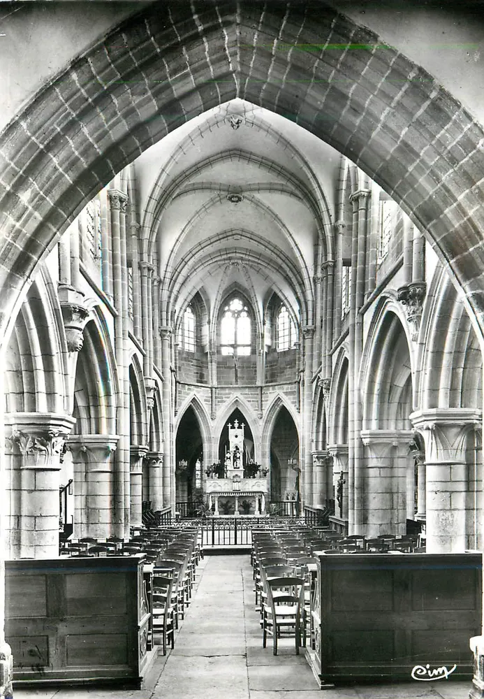 Innenraum der Kirche — Blick auf die Kirchenschiff zum Chor — Verleger Cimy - Vorderseite