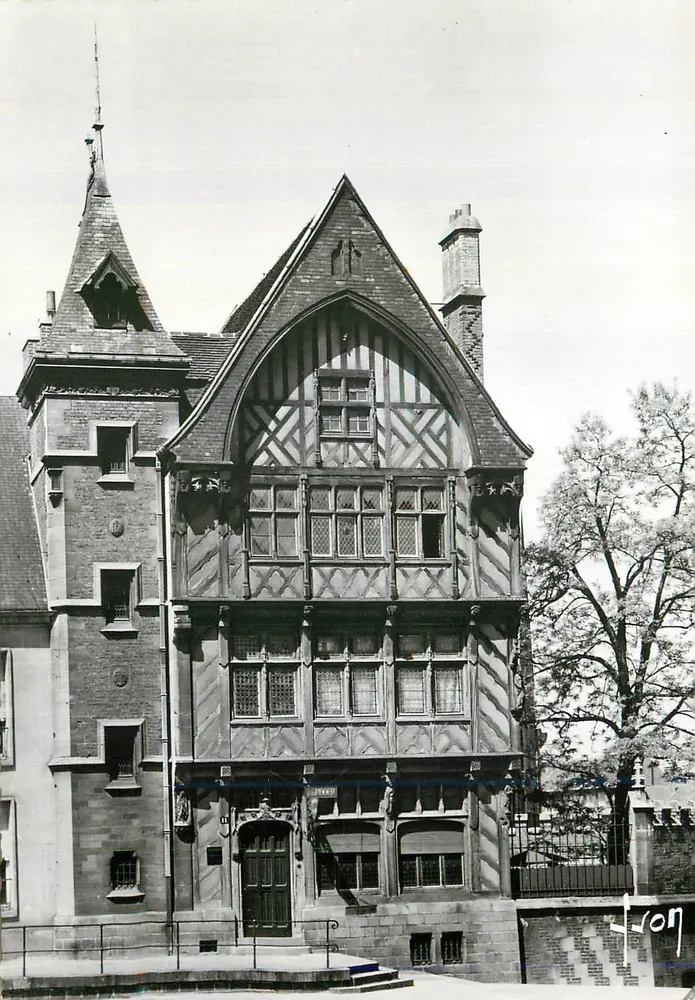 Maison à colombages — style gothique flamboyant — éditeur J. Son, n° 11 - Recto