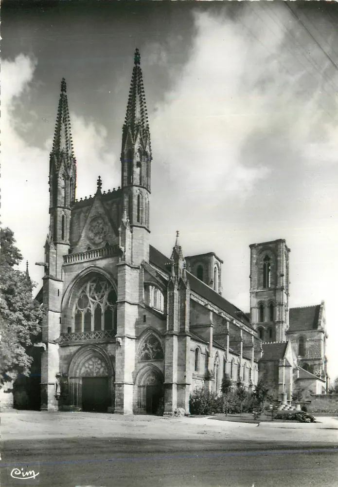 Catedral de Nossa Senhora de Chartres — vista geral — Cinq - Frente