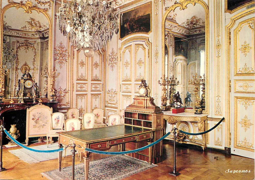 Sala de recepção do Castelo de Versalhes — decoração barroca dourada — editor Sapromos - Frente