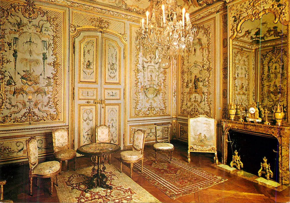 Salle à manger du château de Versailles — intérieur richement décoré — éditeur non identifiable - Recto