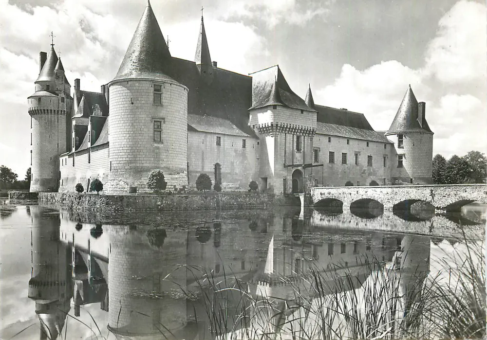 Castelo de Sully-sur-Loire — vista geral — editor não visível - Frente