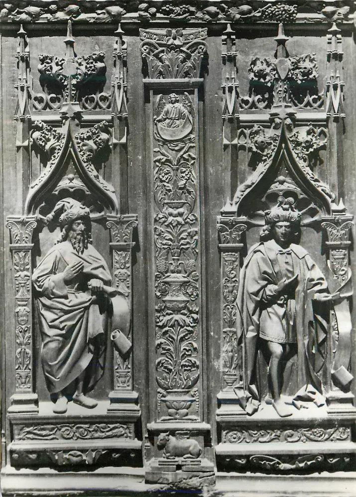 Gothisches geschnitztes Portal — Details von Statuen und Ornamenten — Verlag und Seriennummer nicht lesbar - Vorderseite