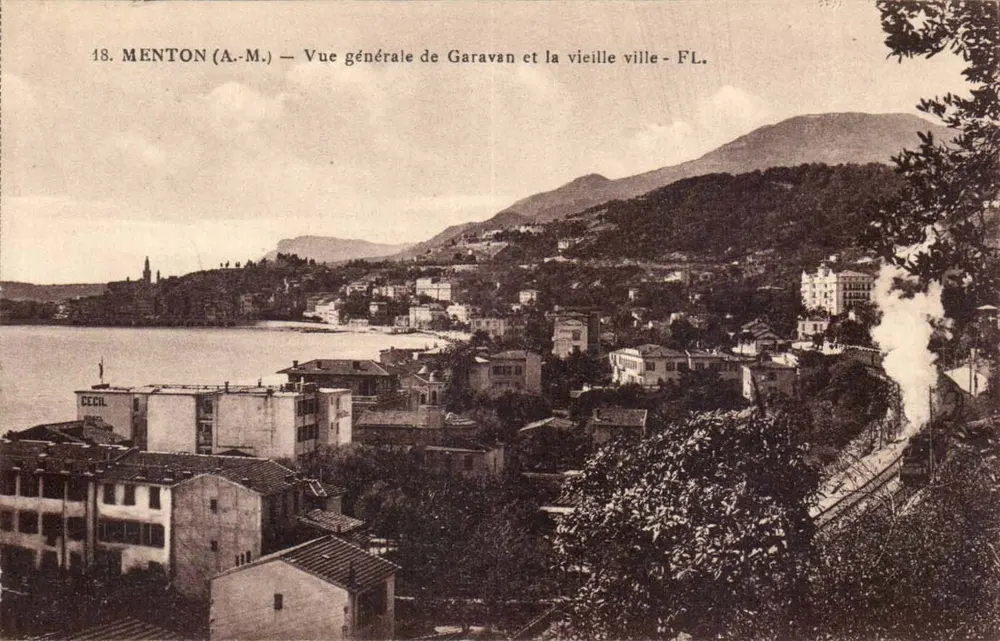 Menton (A.M.) — Allgemeiner Blick auf Garavan und die Altstadt — FL. - Vorderseite