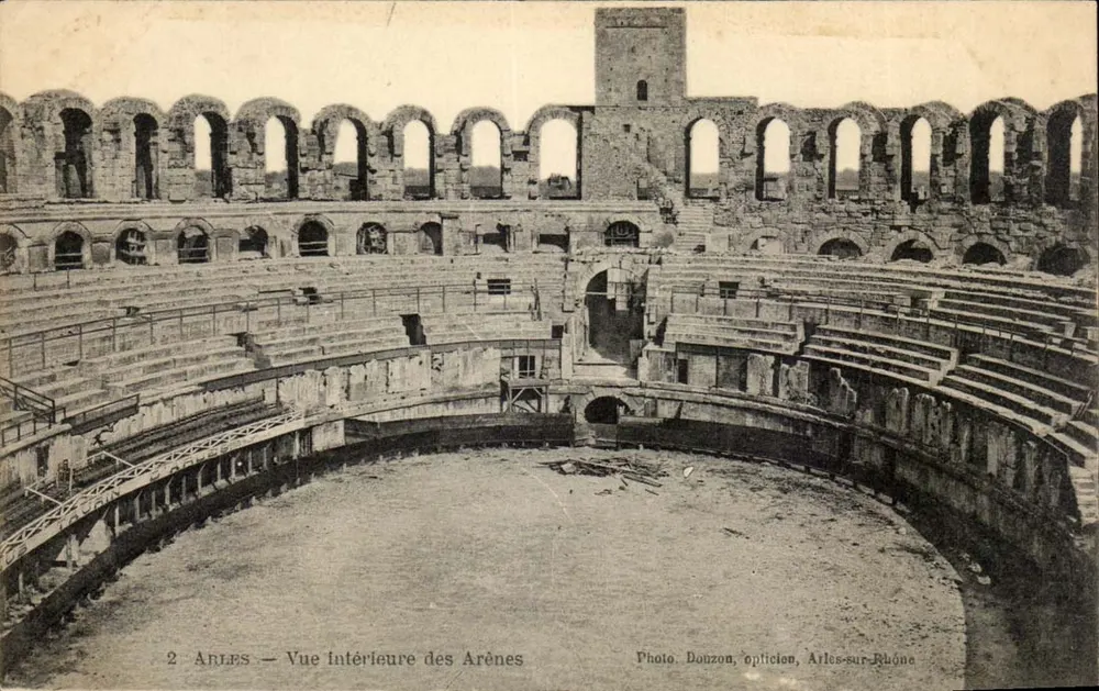 Arles — Vista Interna das Arênes — Foto. Douzon, óptico, Arles-sur-Rhône - Frente