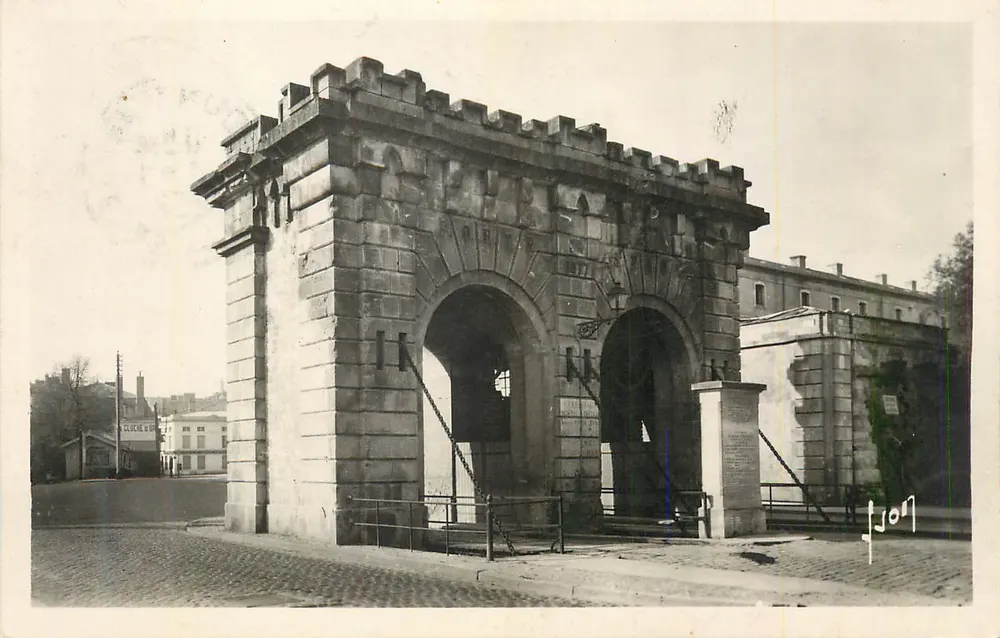 Porta da fortaleza de Lorient — vista geral — JON - Frente