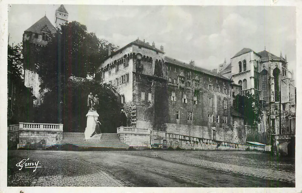 Gimy — Ansicht des Schlosses und der Kathedrale — Gimy - Vorderseite