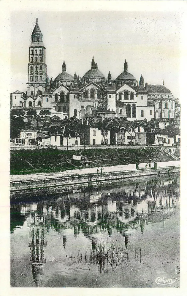 Catedral de São Etienne de Bourges — vista da rio — editor A. Impr. (número de série não legível) - Frente