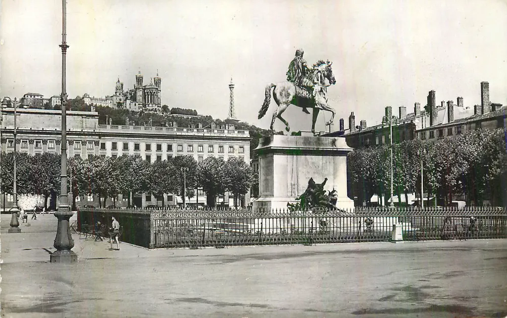 Place Bellecour — estátua equestre — editor desconhecido - Frente