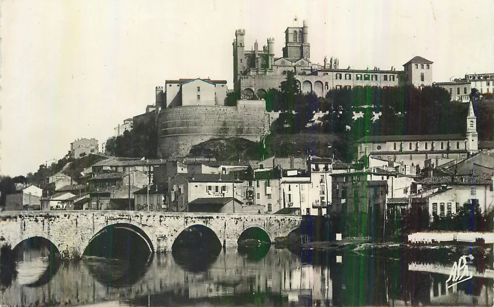 Vue de la ville de Lyon — pont et colline avec église — éditeur A. B. (signature visible) - Recto