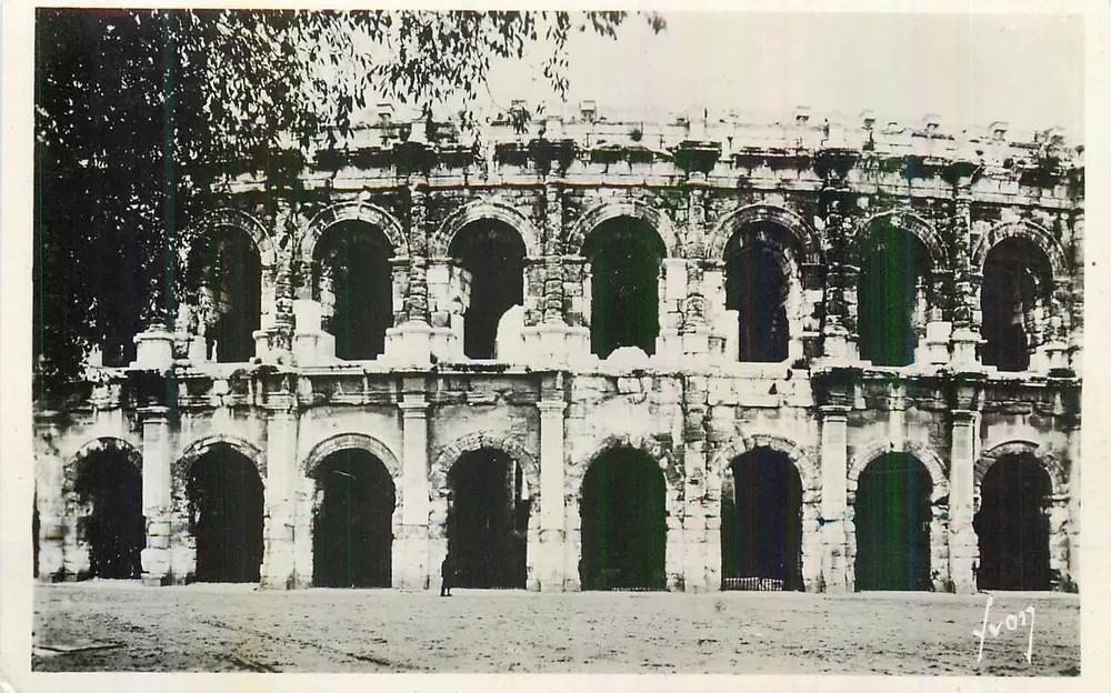 Arênes de Arles — vista geral — J. Vong, n° 107 - Frente