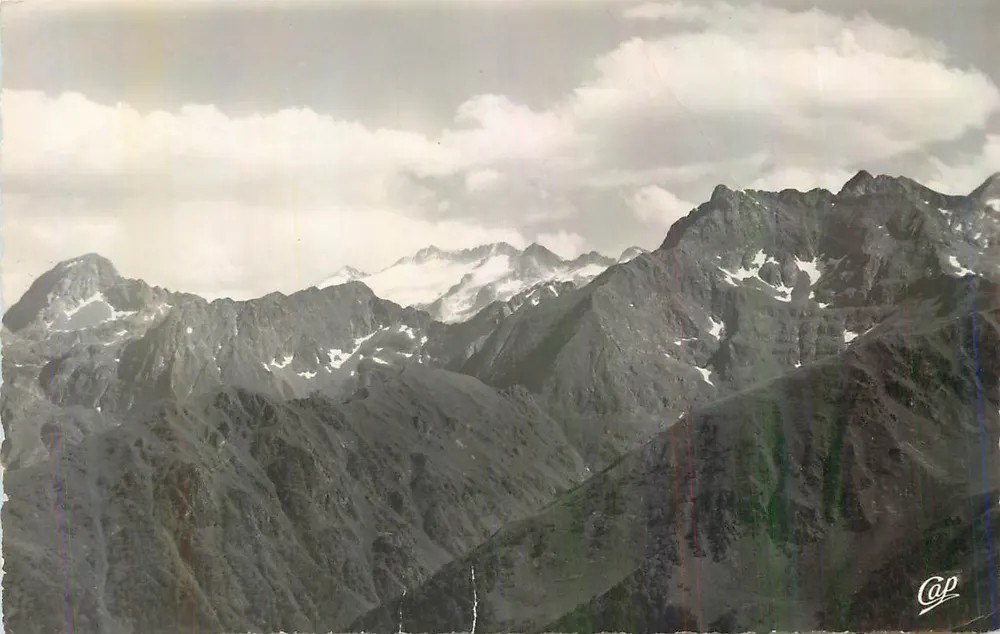 Montanhas nevadas — vista panorâmica — Cap - Frente