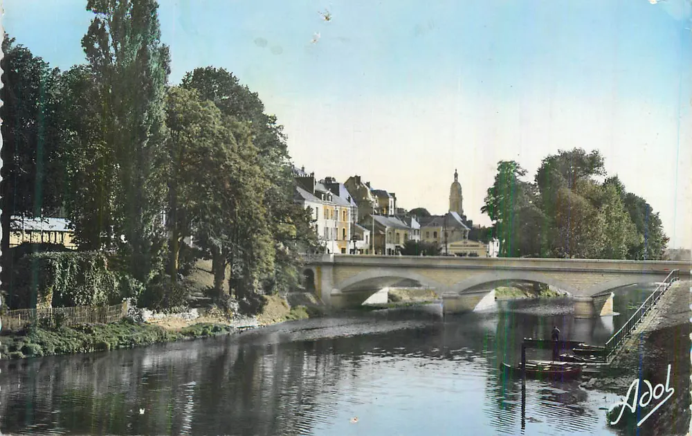 Brücke über den Fluss in Saint-Quentin — Panoramablick — Verlag Adol, Seriennummer nicht sichtbar - Vorderseite