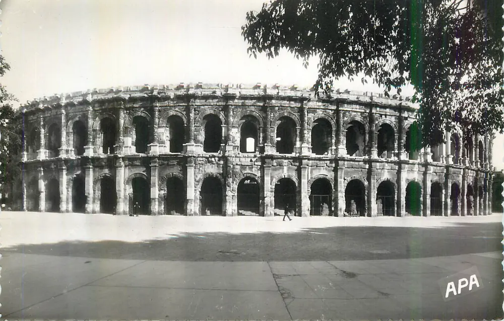 Arènes d'Arles — ampitheatro antigo — editor APA - Frente
