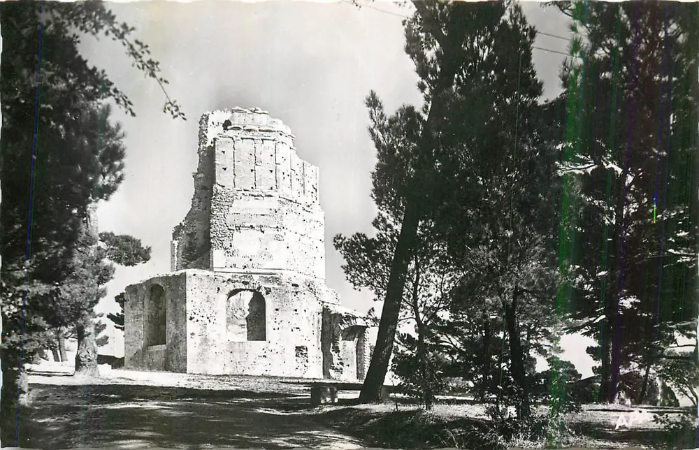 Ruínas de uma torre romana — Editor não identificável — Número de série ilegível - Frente
